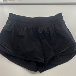Lululemon Hotty Hot Low Rise Shorts Size 4 2.5 Inseam
